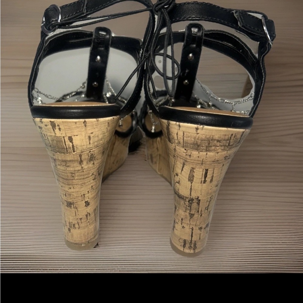 NWT Pop Rulleria Wedge Sandals w Silver-Tone Chain And Rhinestone T-Strap - Picture 3 of 9
